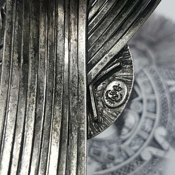 Aztec design bracelet with cabochon - Picture 8 of 8